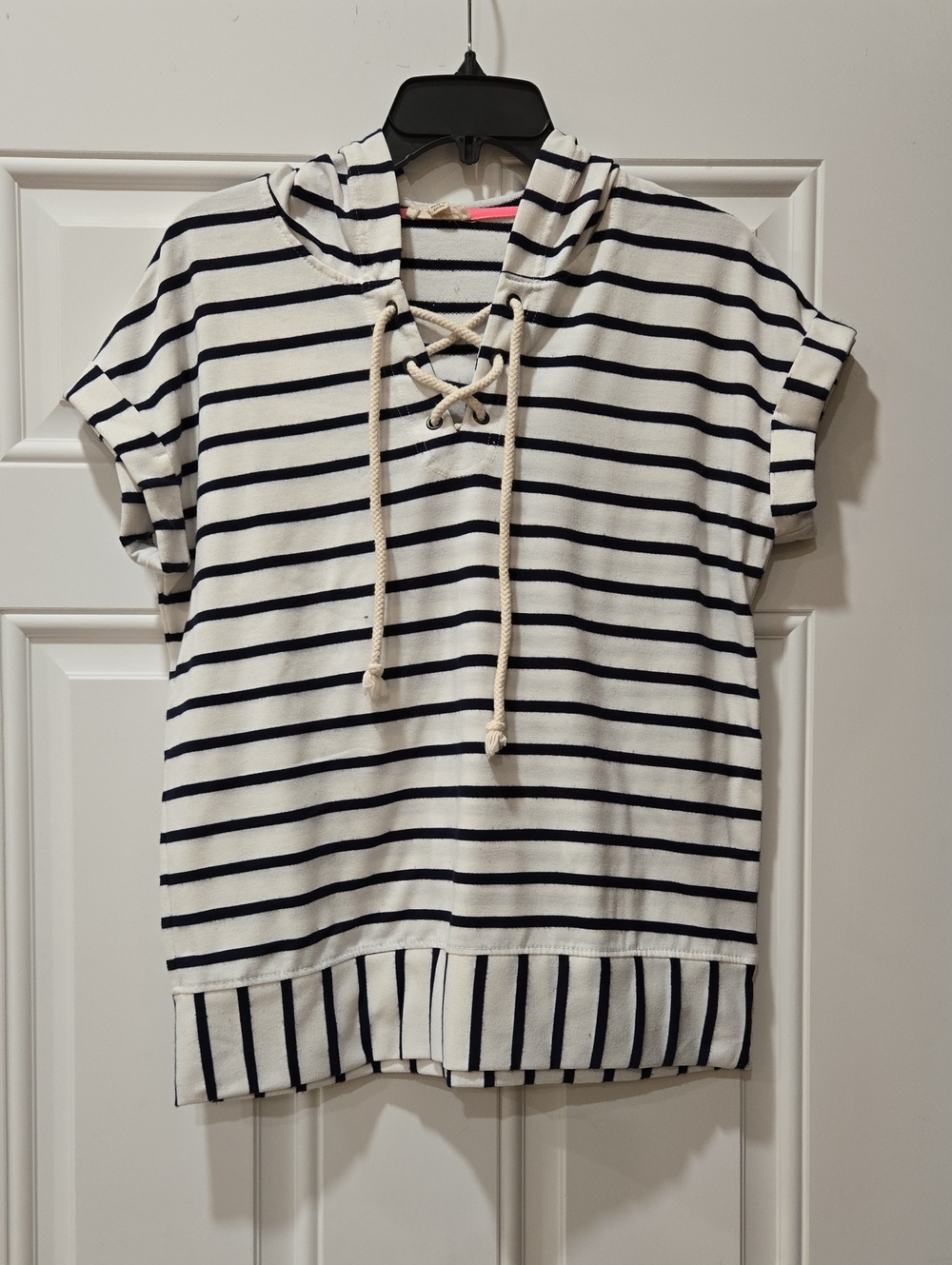 3/12$ Jane and Delancey White & Navy Striped Top Rope Tie